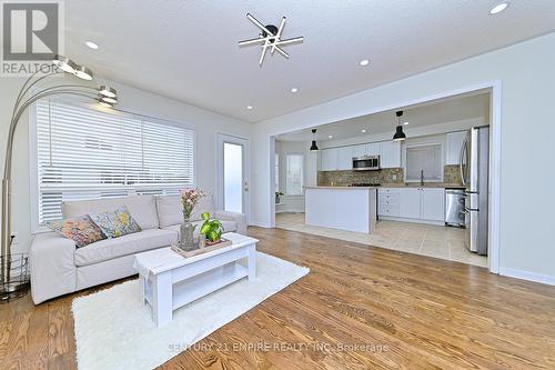 25 Owlridge Drive, Brampton, ON - Indoor Photo Showing Living Room