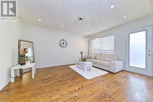 25 Owlridge Drive, Brampton, ON - Indoor Photo Showing Living Room