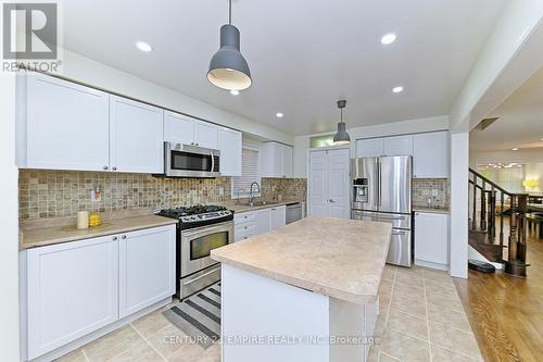 25 Owlridge Drive, Brampton, ON - Indoor Photo Showing Kitchen With Upgraded Kitchen