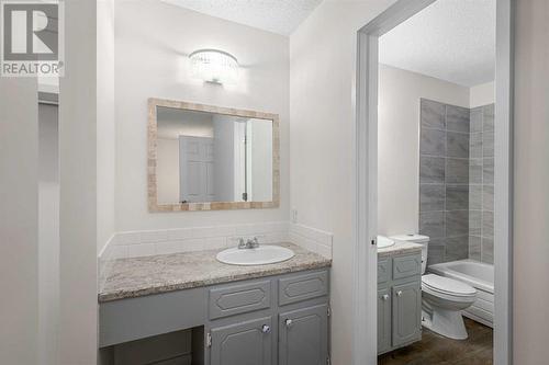 3112 50 Street Sw, Calgary, AB - Indoor Photo Showing Bathroom