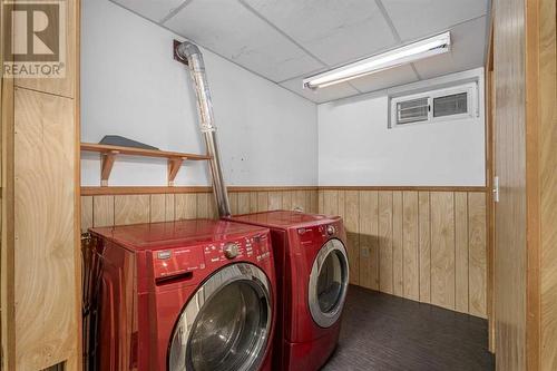 3112 50 Street Sw, Calgary, AB - Indoor Photo Showing Laundry Room