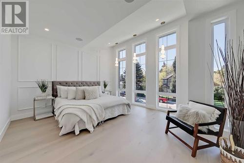 2418 32 Street Sw, Calgary, AB - Indoor Photo Showing Bedroom