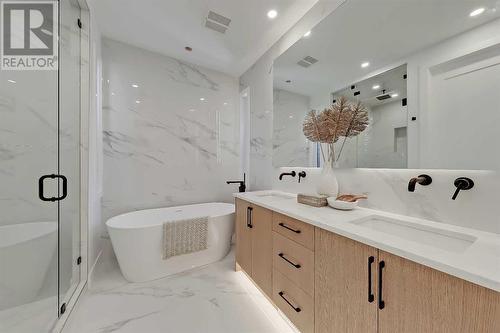 2418 32 Street Sw, Calgary, AB - Indoor Photo Showing Bathroom