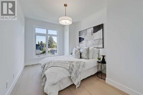 2418 32 Street Sw, Calgary, AB - Indoor Photo Showing Bedroom