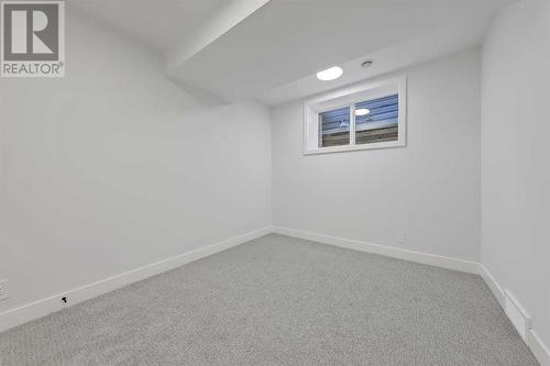 2418 32 Street Sw, Calgary, AB - Indoor Photo Showing Other Room