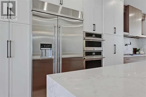 2418 32 Street Sw, Calgary, AB - Indoor Photo Showing Kitchen