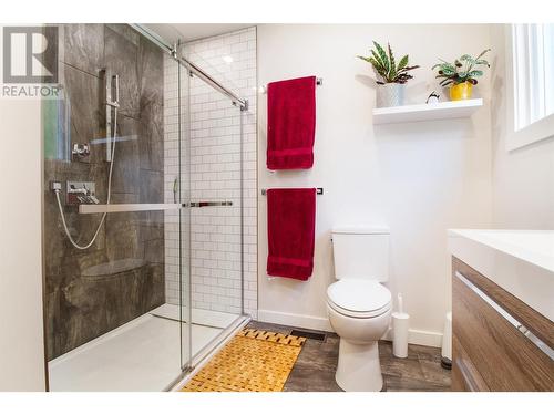 343 Pearkes Drive, Revelstoke, BC - Indoor Photo Showing Bathroom