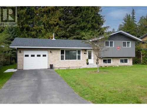 343 Pearkes Drive, Revelstoke, BC - Outdoor With Facade