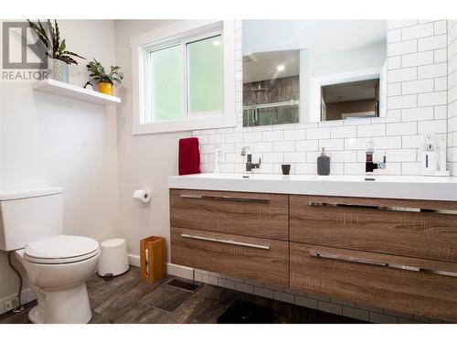 343 Pearkes Drive, Revelstoke, BC - Indoor Photo Showing Bathroom