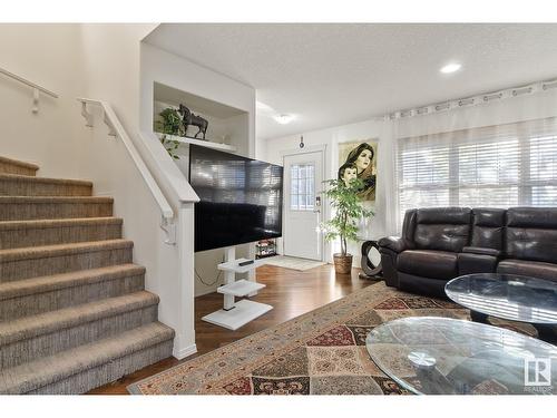 3607 13 St Nw, Edmonton, AB - Indoor Photo Showing Living Room