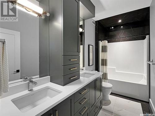 205 Greenbryre Lane, Greenbryre, SK - Indoor Photo Showing Bathroom