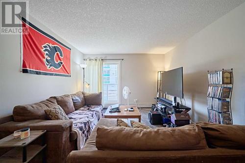 303, 1820 9 Street Sw, Calgary, AB - Indoor Photo Showing Living Room