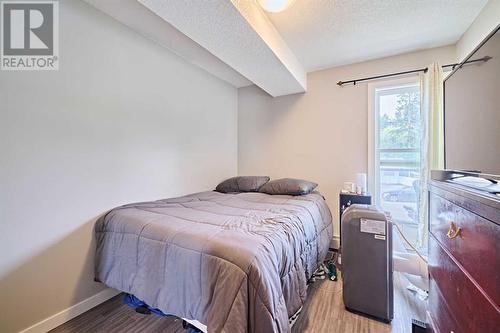 enought fit queen size bed - 303, 1820 9 Street Sw, Calgary, AB - Indoor Photo Showing Bedroom