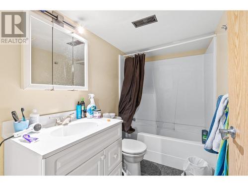 2125 Burtch Road, Kelowna, BC - Indoor Photo Showing Bathroom