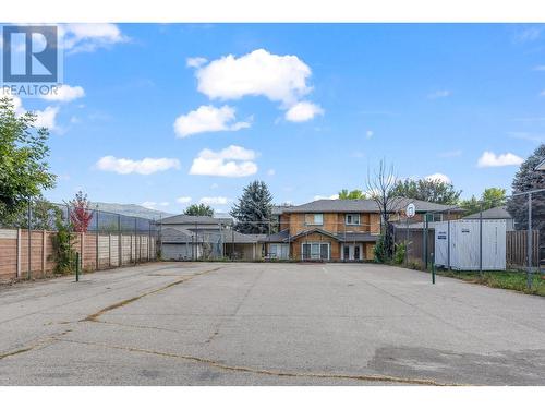 2125 Burtch Road, Kelowna, BC - Outdoor