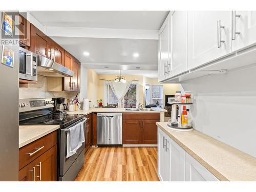 2125 Burtch Road, Kelowna, BC - Indoor Photo Showing Kitchen With Double Sink