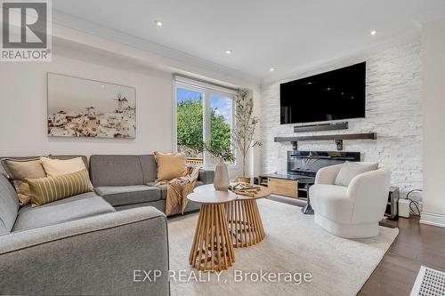 89 Acadian Heights, Brampton, ON - Indoor Photo Showing Living Room