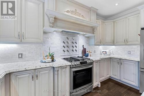 56 Pelech Crescent, Hamilton, ON - Indoor Photo Showing Kitchen With Upgraded Kitchen