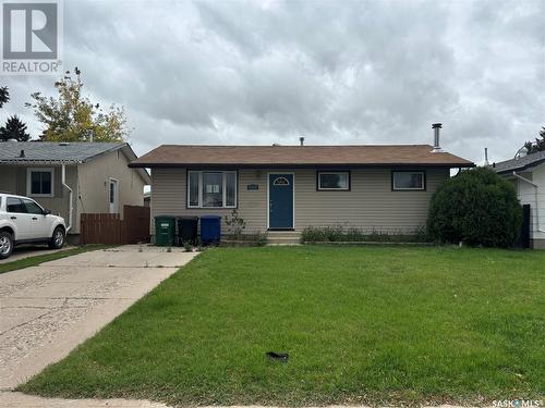 629 Lisgar Avenue, Saskatoon, SK - Outdoor With Facade