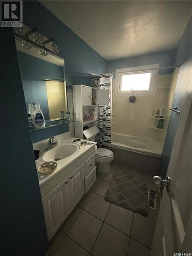 629 Lisgar Avenue, Saskatoon, SK - Indoor Photo Showing Bathroom