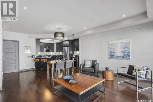 404 157 2Nd Avenue N, Saskatoon, SK - Indoor Photo Showing Living Room