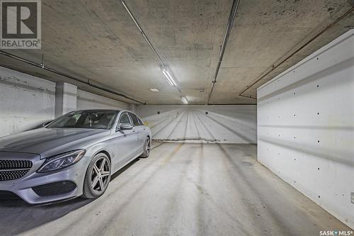 404 157 2Nd Avenue N, Saskatoon, SK - Indoor Photo Showing Garage