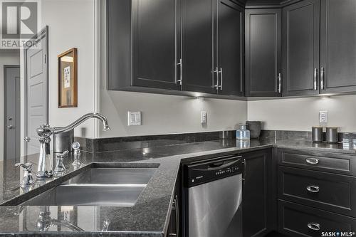 404 157 2Nd Avenue N, Saskatoon, SK - Indoor Photo Showing Kitchen With Double Sink