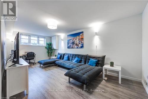 58 Sunrise Crescent, London, ON - Indoor Photo Showing Living Room