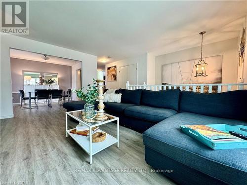 58 Sunrise Crescent, London, ON - Indoor Photo Showing Living Room