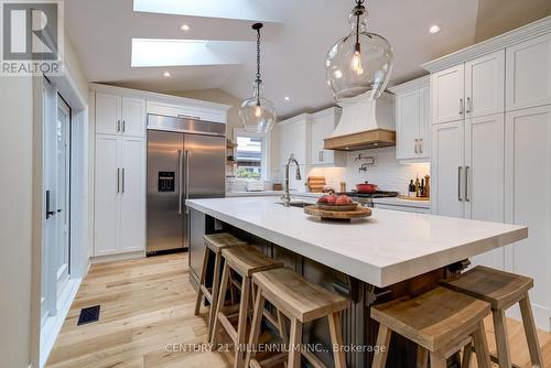 22 Frederick Street, Brampton, ON - Indoor Photo Showing Kitchen With Upgraded Kitchen