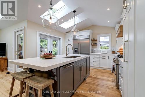 22 Frederick Street, Brampton, ON - Indoor Photo Showing Kitchen With Upgraded Kitchen