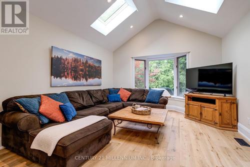 22 Frederick Street, Brampton, ON - Indoor Photo Showing Living Room