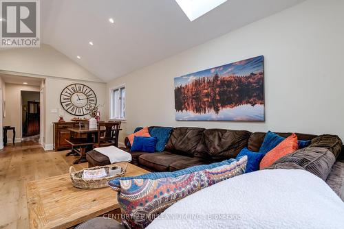 22 Frederick Street, Brampton, ON - Indoor Photo Showing Living Room