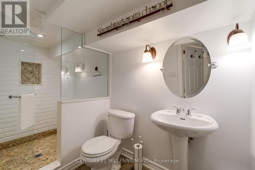 22 Frederick Street, Brampton, ON - Indoor Photo Showing Bathroom