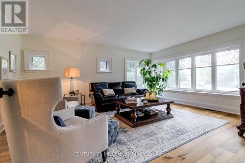 22 Frederick Street, Brampton, ON - Indoor Photo Showing Living Room