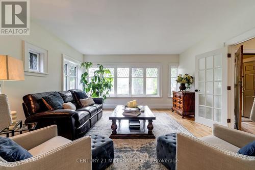 22 Frederick Street, Brampton, ON - Indoor Photo Showing Living Room