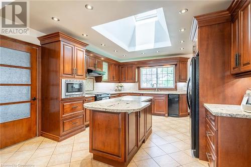 702 King Road, Burlington, ON - Indoor Photo Showing Kitchen