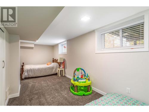 681 30Th Street Ne, Salmon Arm, BC - Indoor Photo Showing Bedroom