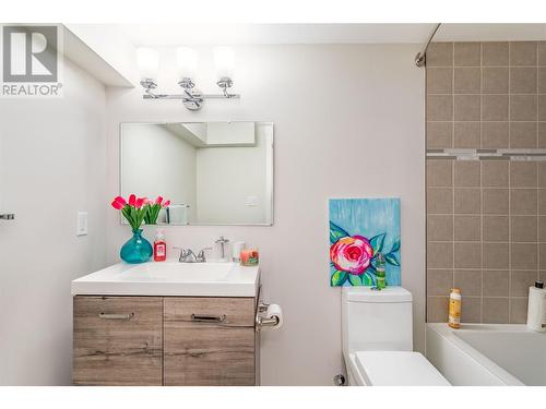 681 30Th Street Ne, Salmon Arm, BC - Indoor Photo Showing Bathroom