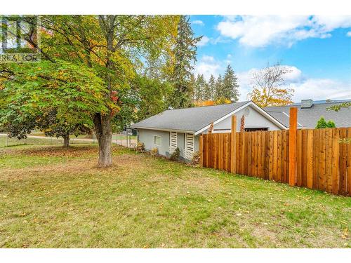 681 30Th Street Ne, Salmon Arm, BC - Outdoor