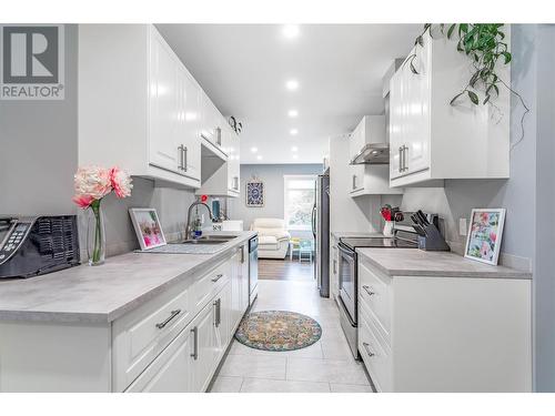 681 30Th Street Ne, Salmon Arm, BC - Indoor Photo Showing Kitchen With Double Sink