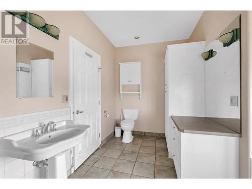 1201 Gawne Road, Naramata, BC - Indoor Photo Showing Bathroom