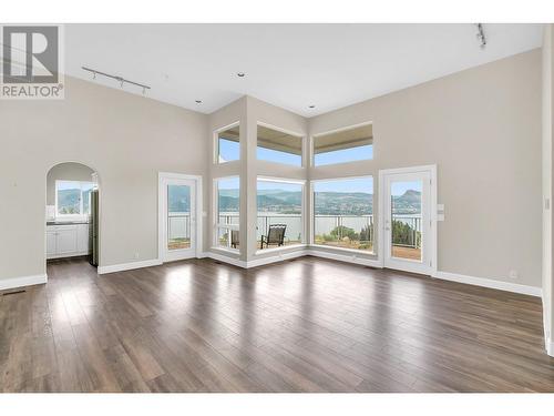 1201 Gawne Road, Naramata, BC - Indoor Photo Showing Living Room