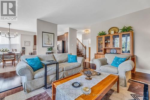 21 Tim Jacobs Drive, Georgina, ON - Indoor Photo Showing Living Room