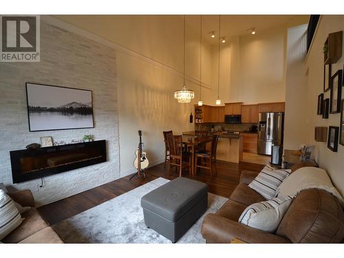 2120 Shannon Ridge Drive Unit# 304, West Kelowna, BC - Indoor Photo Showing Living Room With Fireplace