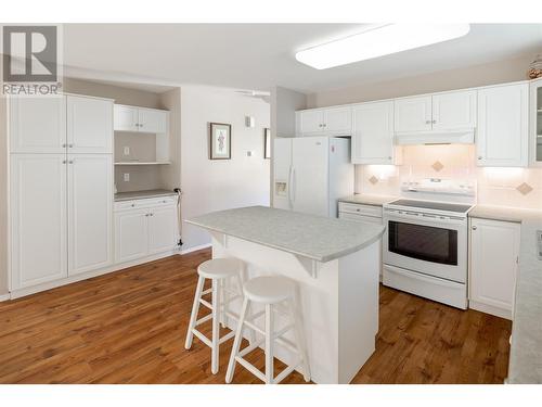 3788 Bird Place Unit# 145, Kelowna, BC - Indoor Photo Showing Kitchen