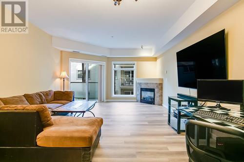 1905 Pandosy Street Unit# 108, Kelowna, BC - Indoor Photo Showing Living Room With Fireplace