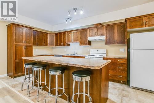 1905 Pandosy Street Unit# 108, Kelowna, BC - Indoor Photo Showing Kitchen