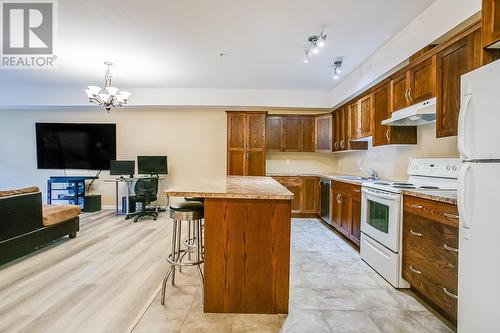 1905 Pandosy Street Unit# 108, Kelowna, BC - Indoor Photo Showing Kitchen