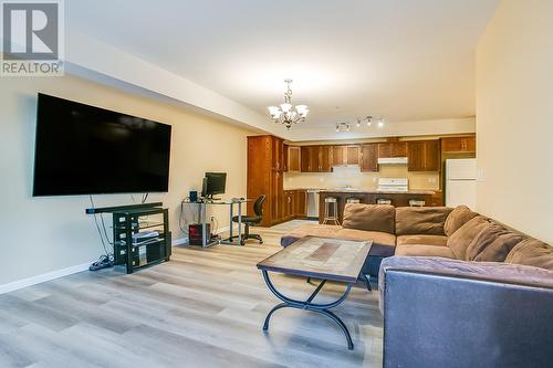 1905 Pandosy Street Unit# 108, Kelowna, BC - Indoor Photo Showing Living Room